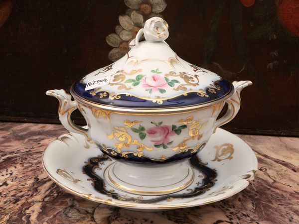 Tazza da puerpera in porcellana  - Asta Una casa fiorentina - Associazione Nazionale - Case d'Asta italiane