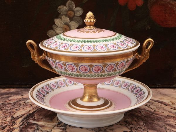 Tazza da puerpera in porcellana  - Asta Una casa fiorentina - Associazione Nazionale - Case d'Asta italiane