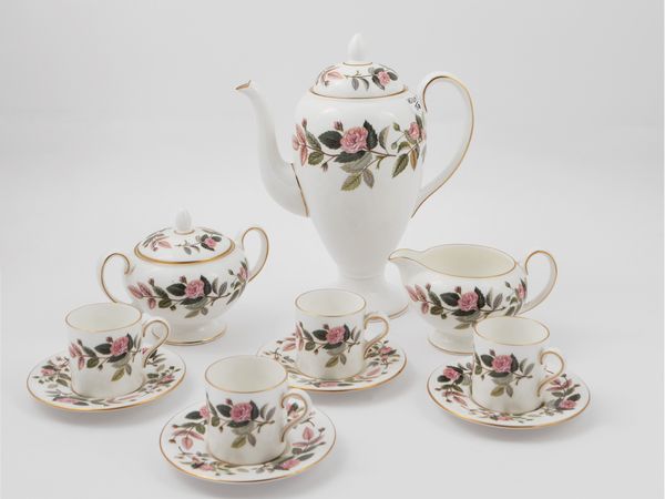 Servizio da caff in porcellana, decoro Hathaway Rose, Wedgwood  - Asta Una casa fiorentina - Associazione Nazionale - Case d'Asta italiane