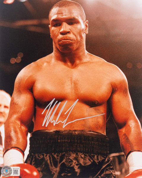 Mike Tyson  Foto autografata  21,5x 20 cm (8x10 inch) - Cert. Beckett  - Asta Pop Culture / Memorabilia e Card - Associazione Nazionale - Case d'Asta italiane