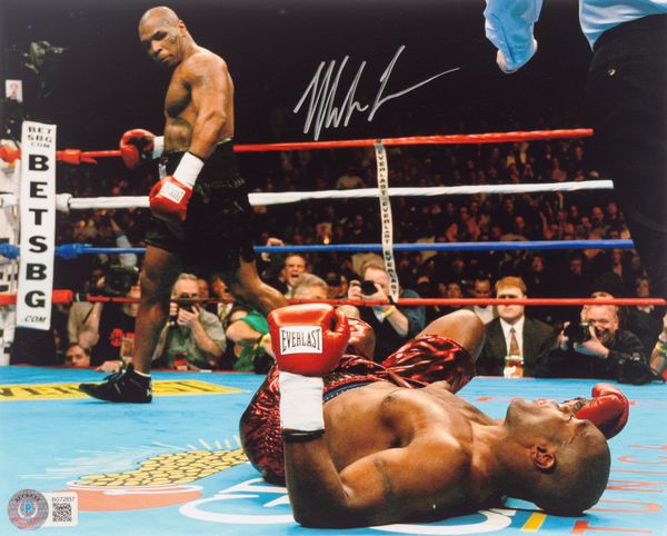 Mike Tyson  Foto autografata  21,5x 20 cm (8x10 inch) - Cert. Beckett  - Asta Pop Culture / Memorabilia e Card - Associazione Nazionale - Case d'Asta italiane