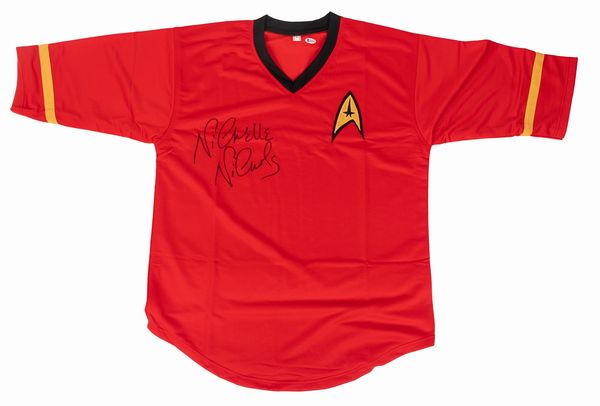 Nichelle Nichols - Star Trek  Uniforme autografata  Tenente Uhura - Cert. Beckett  - Asta Pop Culture / Memorabilia e Card - Associazione Nazionale - Case d'Asta italiane