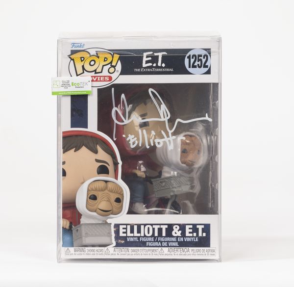 Henry Thomas- Funko Pop autografato  E.T. lextraterrestre  Cert. Beckett  - Asta Pop Culture / Memorabilia e Card - Associazione Nazionale - Case d'Asta italiane