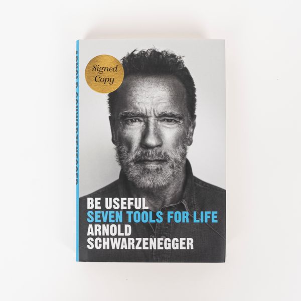 Arnold Schwarzenegger - Be Useful: Seven tools for life - Libro autografato  - Asta Pop Culture / Memorabilia e Card - Associazione Nazionale - Case d'Asta italiane