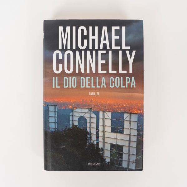 Michael Connelly  Il Dio della colpa - Libro autografato  - Asta Pop Culture / Memorabilia e Card - Associazione Nazionale - Case d'Asta italiane