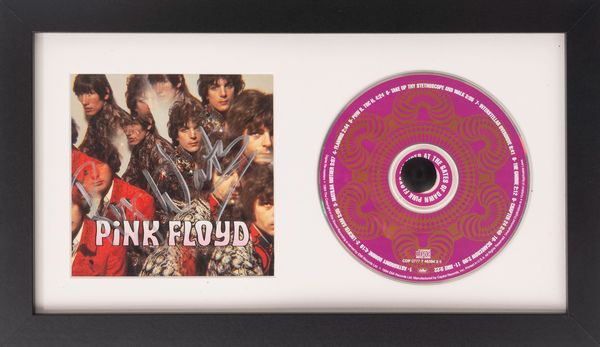 Roger Water  Pink Floyd - The Piper at the Gates of Dawn - Cd autografato  In cornice - Cert. JSA  - Asta Pop Culture / Memorabilia e Card - Associazione Nazionale - Case d'Asta italiane