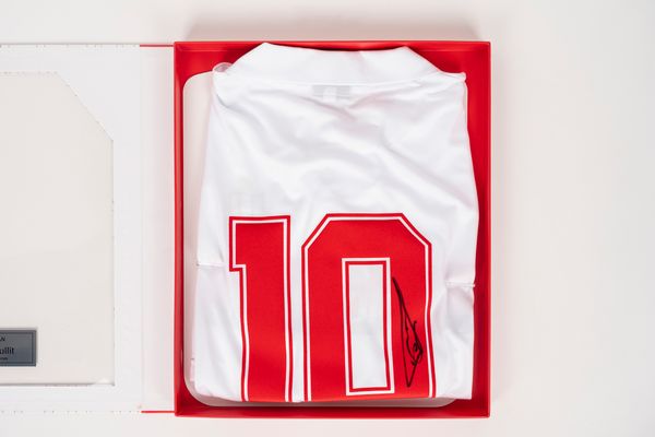 Ruud Gullit  Maglia autografata  Milan  Cofanetto ufficiale  - Asta Pop Culture / Memorabilia e Card - Associazione Nazionale - Case d'Asta italiane