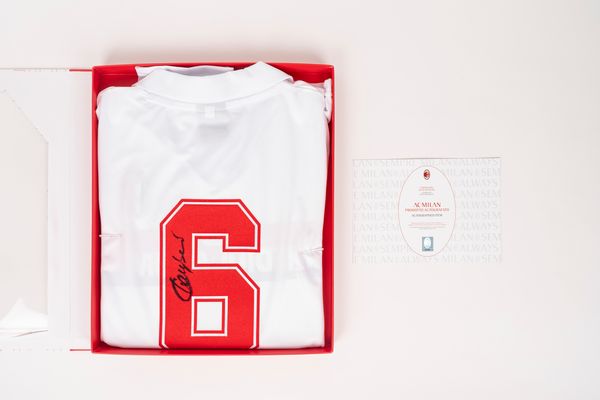 Franco Baresi  Maglia autografata  Milan  Cofanetto ufficiale  - Asta Pop Culture / Memorabilia e Card - Associazione Nazionale - Case d'Asta italiane