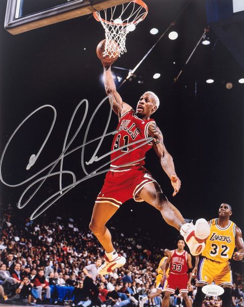 Dennis Rodman  Foto autografata  28 x 35 cm (11x14 inch) - Cer. JSA  - Asta Pop Culture / Memorabilia e Card - Associazione Nazionale - Case d'Asta italiane