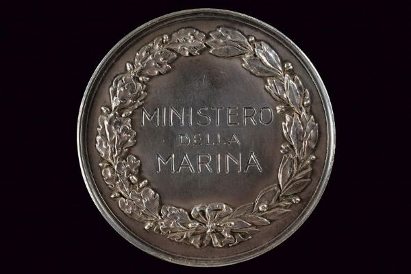 Medaglia Vittorio Emanuele III (1900 - 1946) in argento  - Asta Medaglie, Ordini e Decorazioni - Associazione Nazionale - Case d'Asta italiane