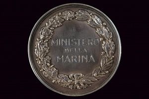 Medaglia Vittorio Emanuele III (1900 - 1946) in argento  - Asta Medaglie, Ordini e Decorazioni - Associazione Nazionale - Case d'Asta italiane