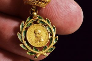 Medaglia in miniatura Gregorio XVI (1831 - 1846) Benemerenti in oro  - Asta Medaglie, Ordini e Decorazioni - Associazione Nazionale - Case d'Asta italiane