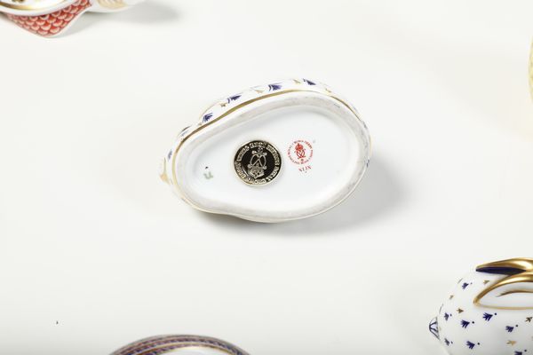 Lotto di trentasei animali.<BR>Inghilterra, Royal Crown Derby, ultimo quarto del XX secolo.  - Asta Ceramiche - Associazione Nazionale - Case d'Asta italiane