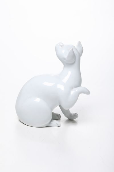 Scultura di gatto.<BR>Francia, Limoges, Manifattura Coquet, seconda met del XX secolo.  - Asta Ceramiche - Associazione Nazionale - Case d'Asta italiane