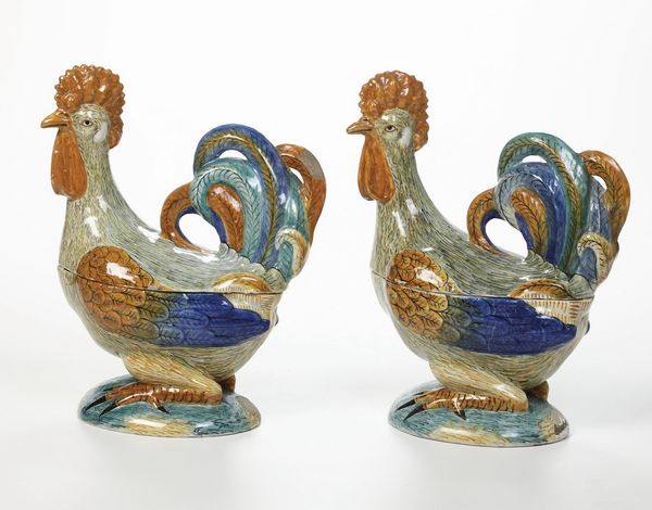 Coppia di terrine a forma di gallo.<BR>Probabilmente Nove, XX secolo.  - Asta Ceramiche - Associazione Nazionale - Case d'Asta italiane