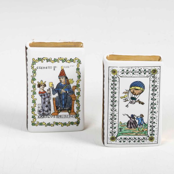 Coppia di fermacarte.<BR>Milano, Manifattura Bucciarelli, XX secolo. <BR>Modello di Fornasetti (?).  - Asta Ceramiche - Associazione Nazionale - Case d'Asta italiane