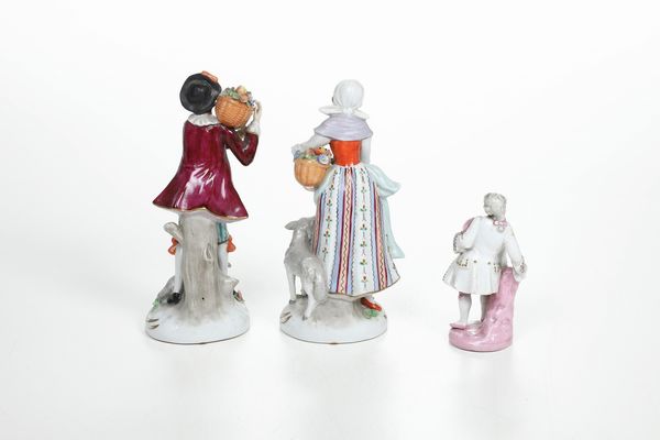 Coppia di figurine raffiguranti pastorelli. <BR>Germania, Manifattura di Sitzendorf, XX secolo.  - Asta Ceramiche - Associazione Nazionale - Case d'Asta italiane