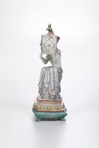 Orologio da tavolo Art Dco.<BR>Germania, Manifattura di Nymphenburg, 1930 circa.<BR>Modello di Josef Wackerle del 1922.<BR>  - Asta Ceramiche - Associazione Nazionale - Case d'Asta italiane