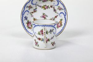 Tazza con piattino.<BR>Francia, Vincennes (?), 1754 (?).<BR>  - Asta Ceramiche - Associazione Nazionale - Case d'Asta italiane