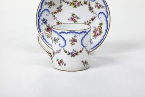 Tazza con piattino.<BR>Francia, Vincennes (?), 1754 (?).<BR>  - Asta Ceramiche - Associazione Nazionale - Case d'Asta italiane