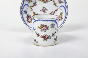 Tazza con piattino.<BR>Francia, Vincennes (?), 1754 (?).<BR>  - Asta Ceramiche - Associazione Nazionale - Case d'Asta italiane