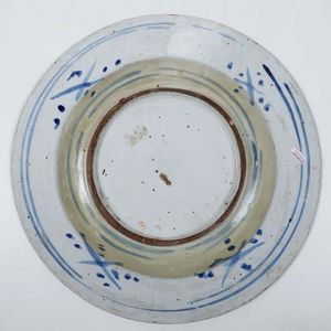 Tre piatti.<BR>Liguria, XVII-XVIII secolo e un piatto Francia, Nevers, seconda met del XVII secolo.  - Asta Ceramiche - Associazione Nazionale - Case d'Asta italiane