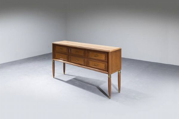 PRODUZIONE ITALIANA : Cassettiera in legno chiaro  piano in marmo  particolari in ottone. Anni '50 cm 89 5x167x41 Difetti  - Asta Design  - Associazione Nazionale - Case d'Asta italiane