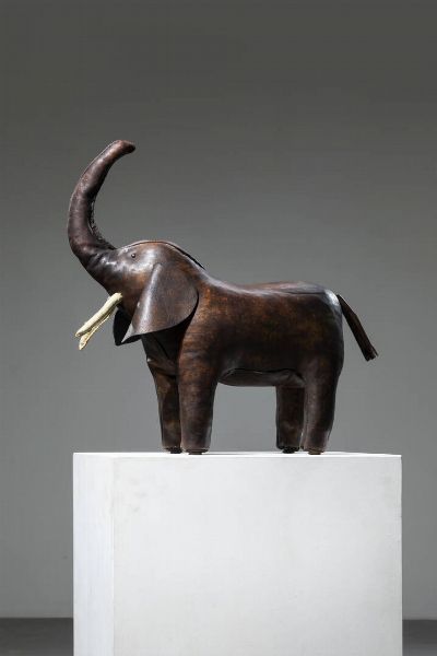 Dimitri Omersa : Elefante in cuoio Anni '70 cm 54x65x23  - Asta Design  - Associazione Nazionale - Case d'Asta italiane