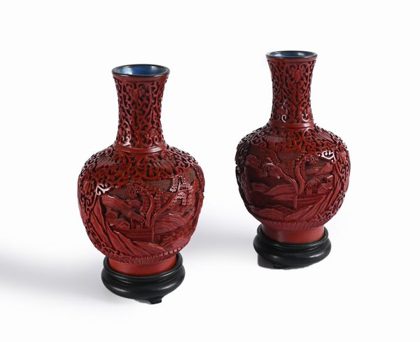 Coppia di vasetti in rame smaltato e lacca rossa, Cina  - Asta Antiquariato: Arredi, Dipinti, Oggetti d'Arte, Arte Orientale. - Associazione Nazionale - Case d'Asta italiane