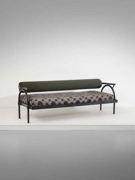 MARI ENZO (1932 - 2020) : Letto trasformabile in divano mediante schienale applicabile mod. Day-Night per Driade, Italia  - Asta Asta 476 | DESIGN E ARTI DECORATIVE DEL NOVECENTO Online - Associazione Nazionale - Case d'Asta italiane