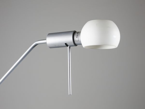 DE LUCCHI MICHELE (n. 1951) : Lampada da tavolo mod. Vega per Fontana Arte, Milano  - Asta Asta 476 | DESIGN E ARTI DECORATIVE DEL NOVECENTO Online - Associazione Nazionale - Case d'Asta italiane