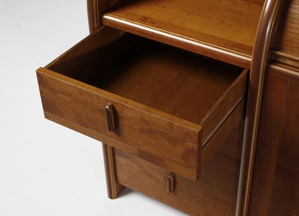 RADICE GIGI (1924 - 2002) : Credenza ad ante e cassetti della serie Antologia.1 per Tosimobili, Rovigo  - Asta Asta 476 | DESIGN E ARTI DECORATIVE DEL NOVECENTO Online - Associazione Nazionale - Case d'Asta italiane