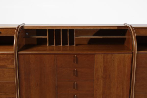 RADICE GIGI (1924 - 2002) : Credenza ad ante e cassetti della serie Antologia.1 per Tosimobili, Rovigo  - Asta Asta 476 | DESIGN E ARTI DECORATIVE DEL NOVECENTO Online - Associazione Nazionale - Case d'Asta italiane