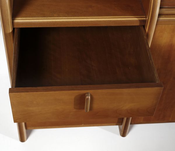 RADICE GIGI (1924 - 2002) : Credenza ad ante e cassetti della serie Antologia.1 per Tosimobili, Rovigo  - Asta Asta 476 | DESIGN E ARTI DECORATIVE DEL NOVECENTO Online - Associazione Nazionale - Case d'Asta italiane