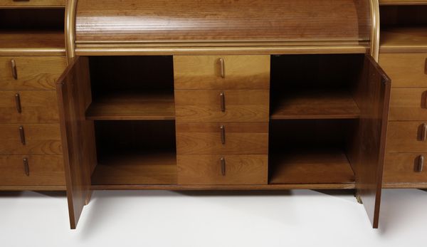 RADICE GIGI (1924 - 2002) : Credenza ad ante e cassetti della serie Antologia.1 per Tosimobili, Rovigo  - Asta Asta 476 | DESIGN E ARTI DECORATIVE DEL NOVECENTO Online - Associazione Nazionale - Case d'Asta italiane