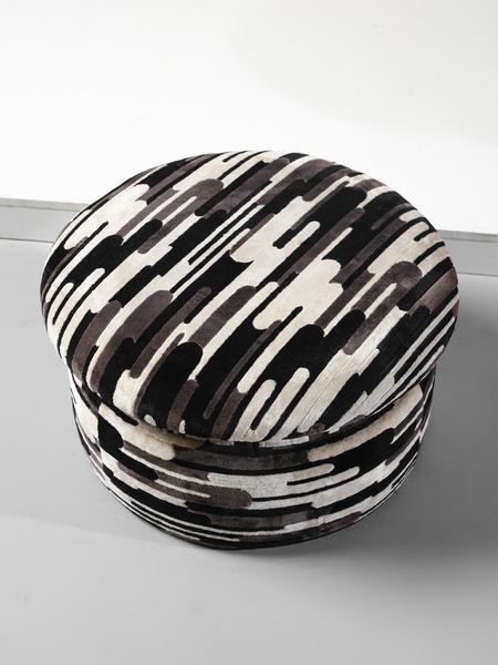 MANIFATTURA ITALIANA : Coppia di pouf  - Asta Asta 476 | DESIGN E ARTI DECORATIVE DEL NOVECENTO Online - Associazione Nazionale - Case d'Asta italiane