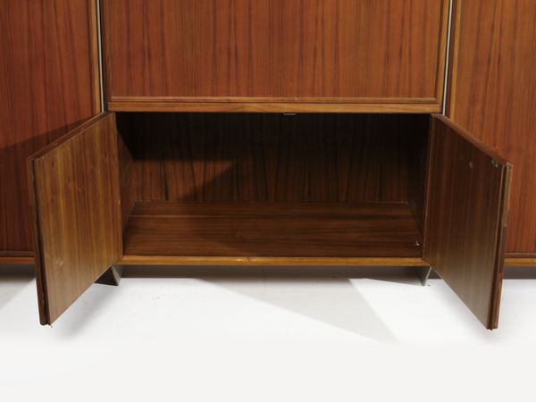 MANIFATTURA ITALIANA : Credenza a sei ante e vano a ribalta  - Asta Asta 476 | DESIGN E ARTI DECORATIVE DEL NOVECENTO Online - Associazione Nazionale - Case d'Asta italiane