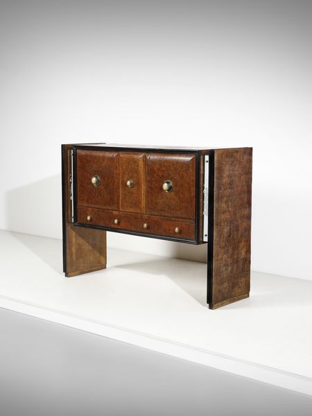 MANIFATTURA ITALIANA : Credenza a cassettini e ante con interno illuminato  - Asta Asta 476 | DESIGN E ARTI DECORATIVE DEL NOVECENTO Online - Associazione Nazionale - Case d'Asta italiane