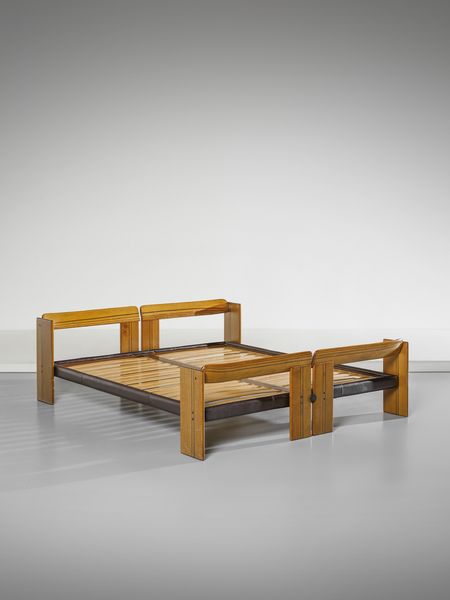 SCARPA AFRA (1937-2011) & TOBIA (n. 1935) : Letto matrimoniale della serie Artona per Maxalto, Italia  - Asta Asta 476 | DESIGN E ARTI DECORATIVE DEL NOVECENTO Online - Associazione Nazionale - Case d'Asta italiane