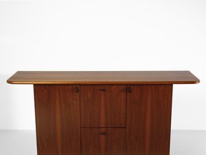 SACCARDO LUIGI : Credenza ad ante e vani bar della serie Seven per Gasparello, Casale sul Sile  - Asta Asta 476 | DESIGN E ARTI DECORATIVE DEL NOVECENTO Online - Associazione Nazionale - Case d'Asta italiane