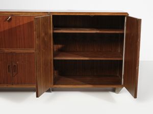 MANIFATTURA ITALIANA : Credenza a sei ante e vano a ribalta  - Asta Asta 476 | DESIGN E ARTI DECORATIVE DEL NOVECENTO Online - Associazione Nazionale - Case d'Asta italiane