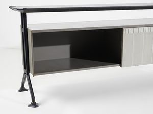 BBPR (Barbiano di Belgiojoso, Peressutti, Rogers) : Credenza/consolle ad ante scorrevoli della serie Arco per Olivetti Arredamenti Metallici, Ivrea  - Asta Asta 476 | DESIGN E ARTI DECORATIVE DEL NOVECENTO Online - Associazione Nazionale - Case d'Asta italiane