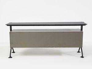 BBPR (Barbiano di Belgiojoso, Peressutti, Rogers) : Credenza/consolle ad ante scorrevoli della serie Arco per Olivetti Arredamenti Metallici, Ivrea  - Asta Asta 476 | DESIGN E ARTI DECORATIVE DEL NOVECENTO Online - Associazione Nazionale - Case d'Asta italiane