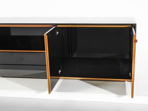 SCARPA AFRA (1937-2011) & TOBIA (n. 1935) : Credenza ad ante e cassetti della serie Mount per Molteni, Italia  - Asta Asta 476 | DESIGN E ARTI DECORATIVE DEL NOVECENTO Online - Associazione Nazionale - Case d'Asta italiane