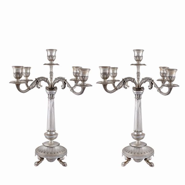 Coppia di candelabri in argento a cinque luci  - Asta Argenti e l'Arte della Tavola - Associazione Nazionale - Case d'Asta italiane