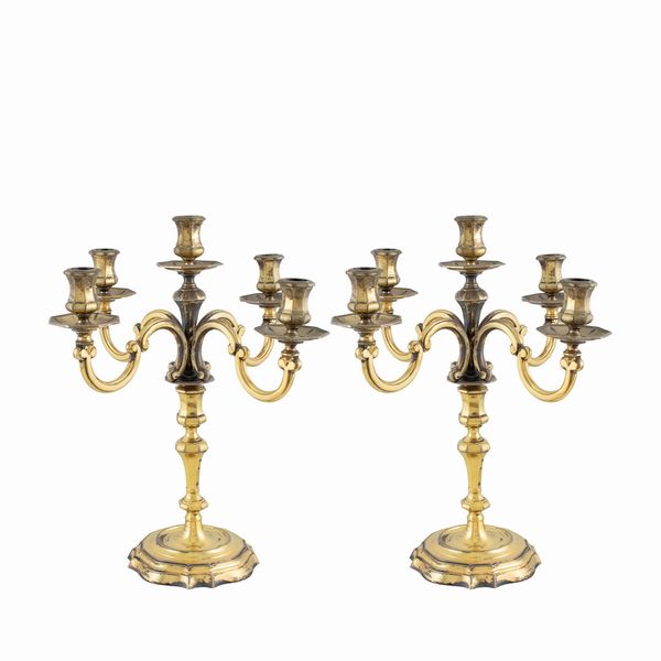 Coppia di candelabri a conque fiamme in vermeil  - Asta Argenti e l'Arte della Tavola - Associazione Nazionale - Case d'Asta italiane