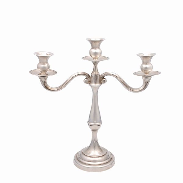 Candelabro in argento a tre luci  - Asta Argenti e l'Arte della Tavola - Associazione Nazionale - Case d'Asta italiane