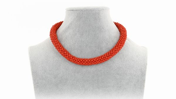 Collana in corallo rosso con infilatura tubolare e chiusura in argento  - Asta Gioielli e Coralli - Associazione Nazionale - Case d'Asta italiane