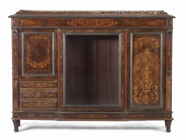 Credenza in legno lastronato ed intarsiato. XX secolo  - Asta Antiquariato - Associazione Nazionale - Case d'Asta italiane