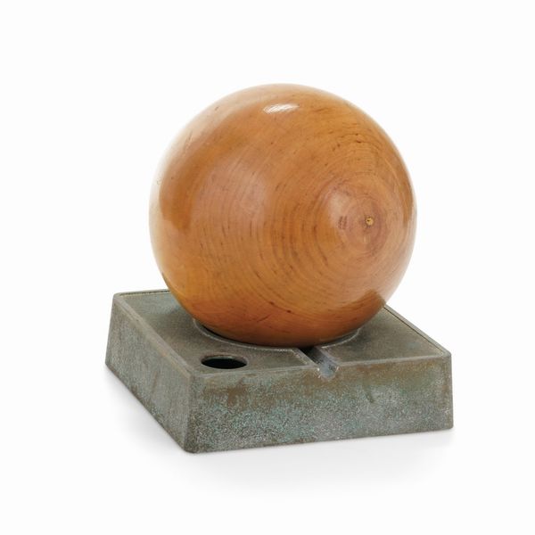 Sfera in legno con base in metallo  - Asta Antiquariato - Associazione Nazionale - Case d'Asta italiane